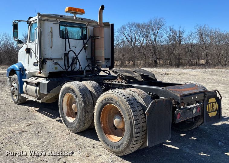 image for item FB3074 2006 International 9400i semi truck