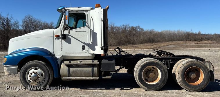 image for item FB3074 2006 International 9400i semi truck