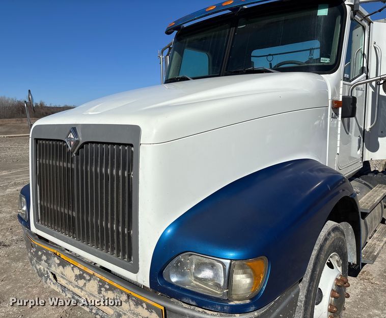 image for item FB3074 2006 International 9400i semi truck