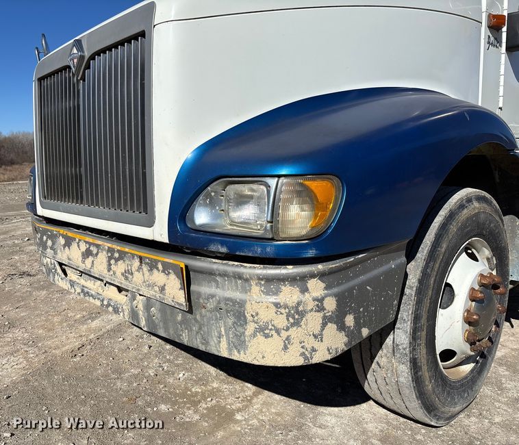 image for item FB3074 2006 International 9400i semi truck