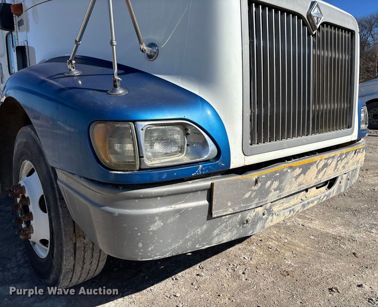 image for item FB3074 2006 International 9400i semi truck