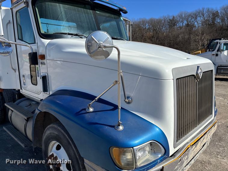 image for item FB3074 2006 International 9400i semi truck