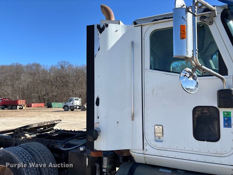 image for item FB3074 2006 International 9400i semi truck