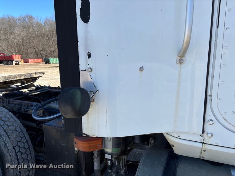 image for item FB3074 2006 International 9400i semi truck