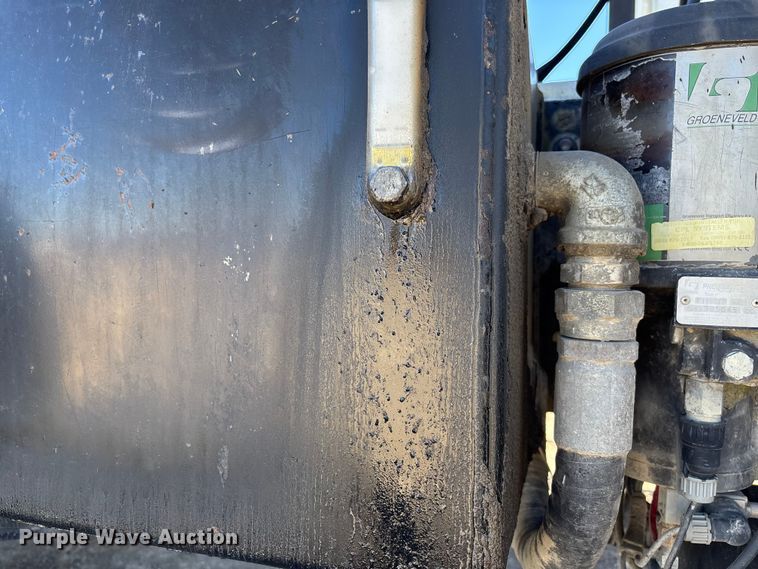 image for item FB3074 2006 International 9400i semi truck