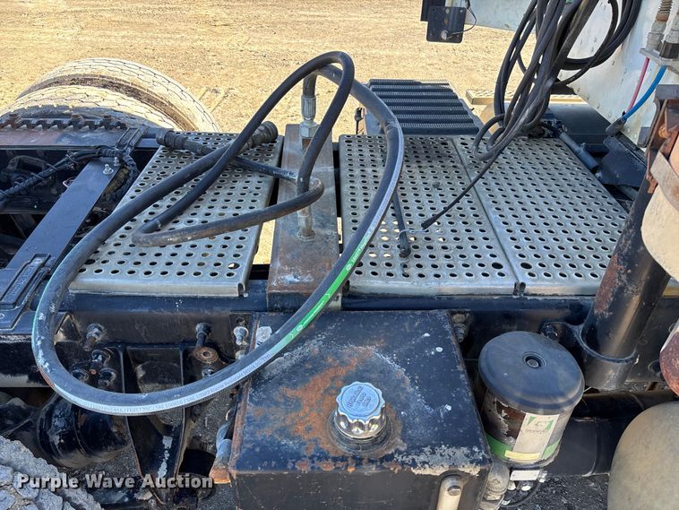 image for item FB3074 2006 International 9400i semi truck