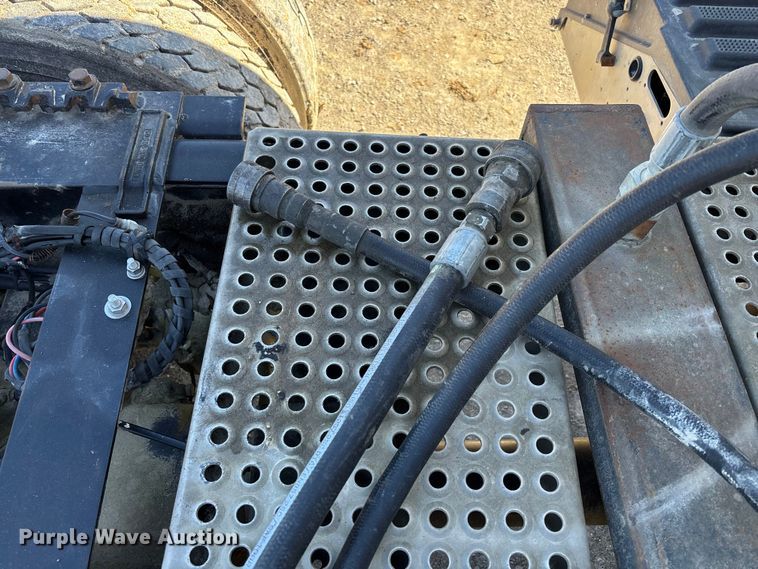 image for item FB3074 2006 International 9400i semi truck