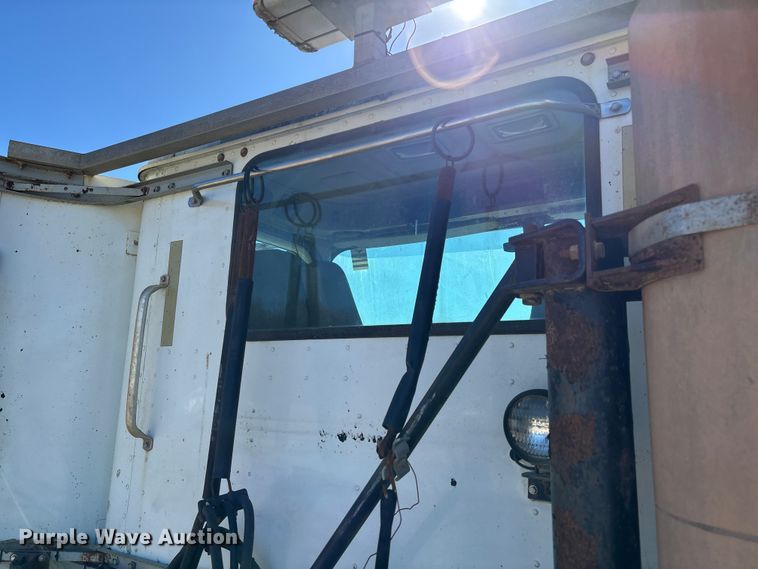 image for item FB3074 2006 International 9400i semi truck