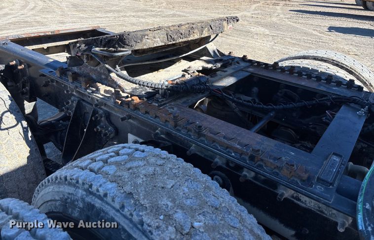 image for item FB3074 2006 International 9400i semi truck