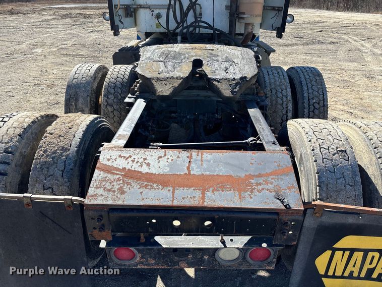 image for item FB3074 2006 International 9400i semi truck