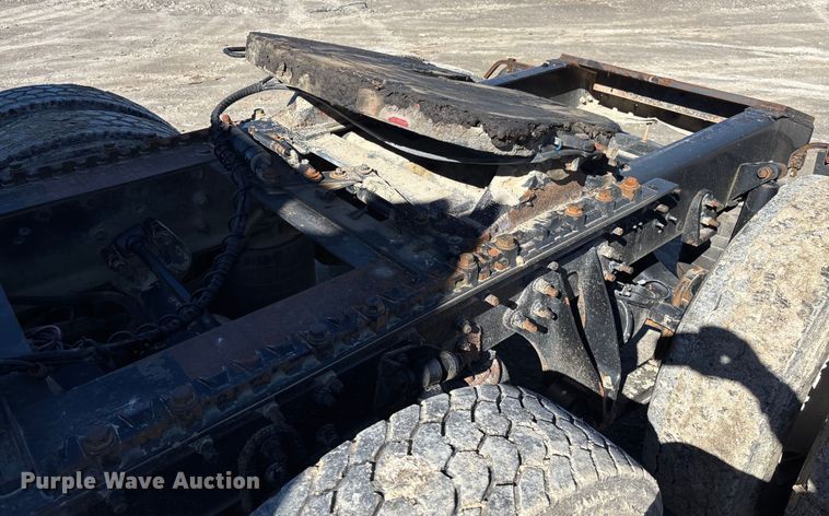 image for item FB3074 2006 International 9400i semi truck