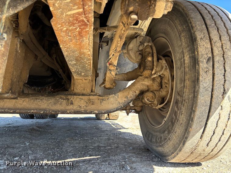 image for item FB3074 2006 International 9400i semi truck