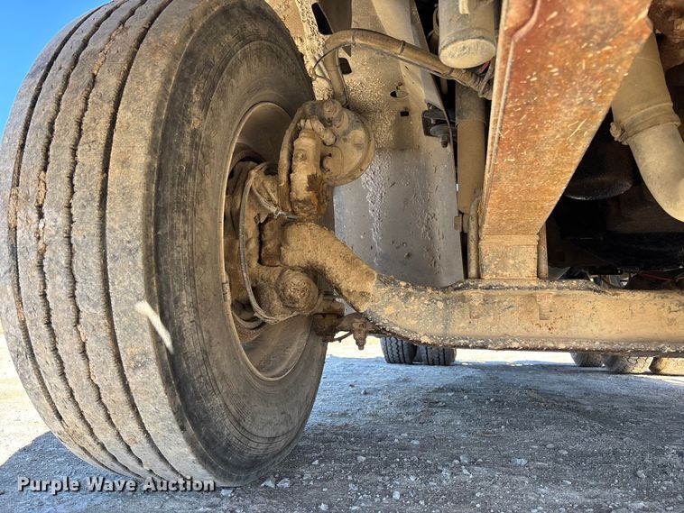 image for item FB3074 2006 International 9400i semi truck