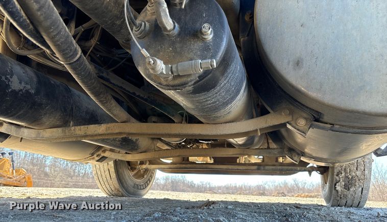 image for item FB3074 2006 International 9400i semi truck