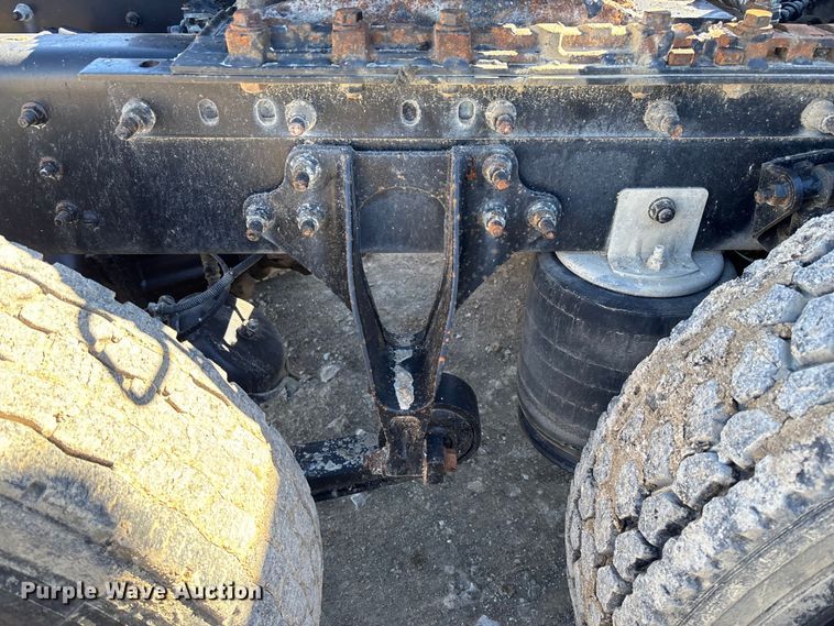 image for item FB3074 2006 International 9400i semi truck