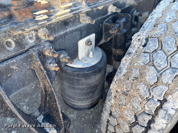 image for item FB3074 2006 International 9400i semi truck