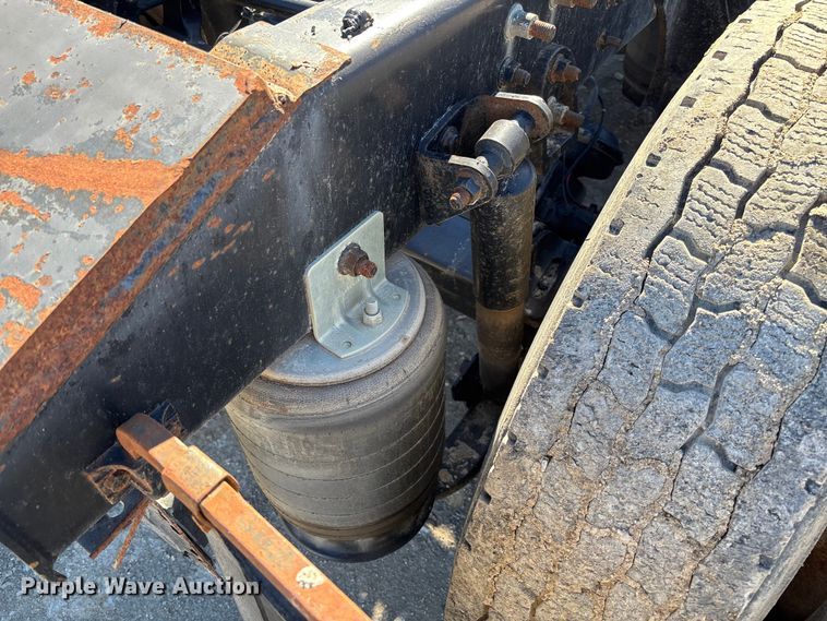 image for item FB3074 2006 International 9400i semi truck