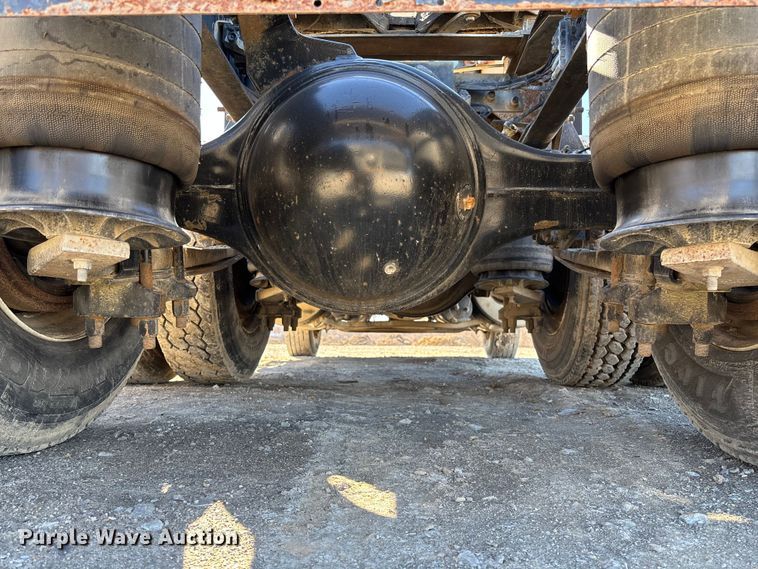 image for item FB3074 2006 International 9400i semi truck