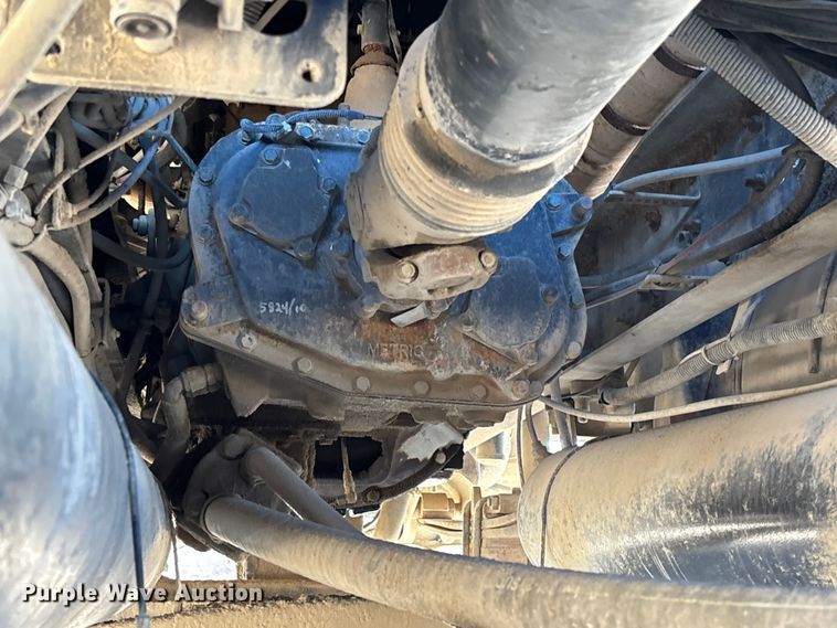 image for item FB3074 2006 International 9400i semi truck