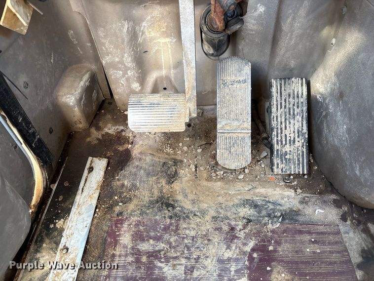 image for item FB3074 2006 International 9400i semi truck