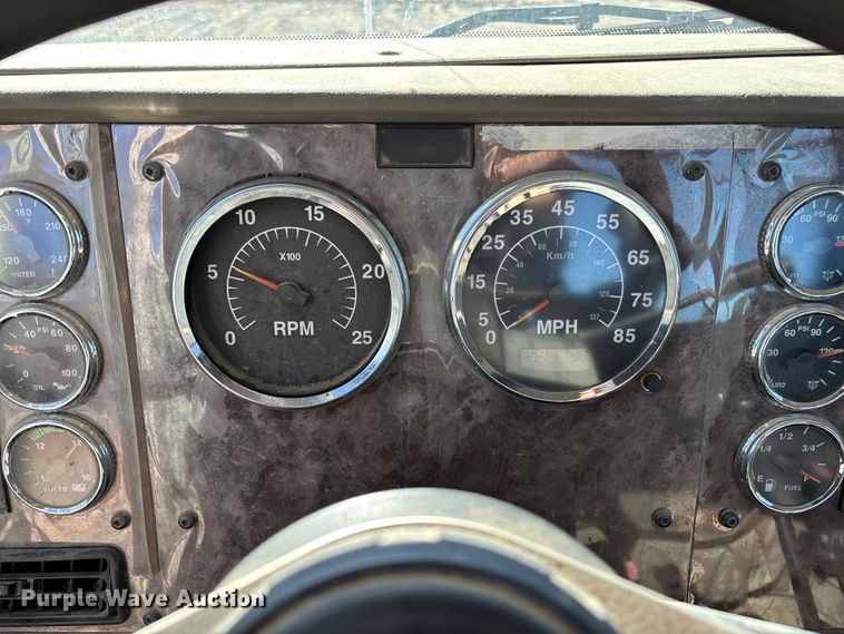 image for item FB3074 2006 International 9400i semi truck