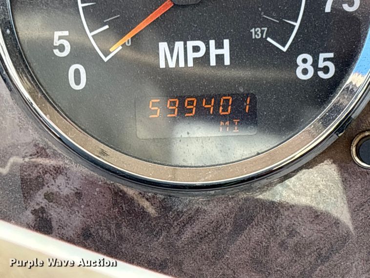 image for item FB3074 2006 International 9400i semi truck