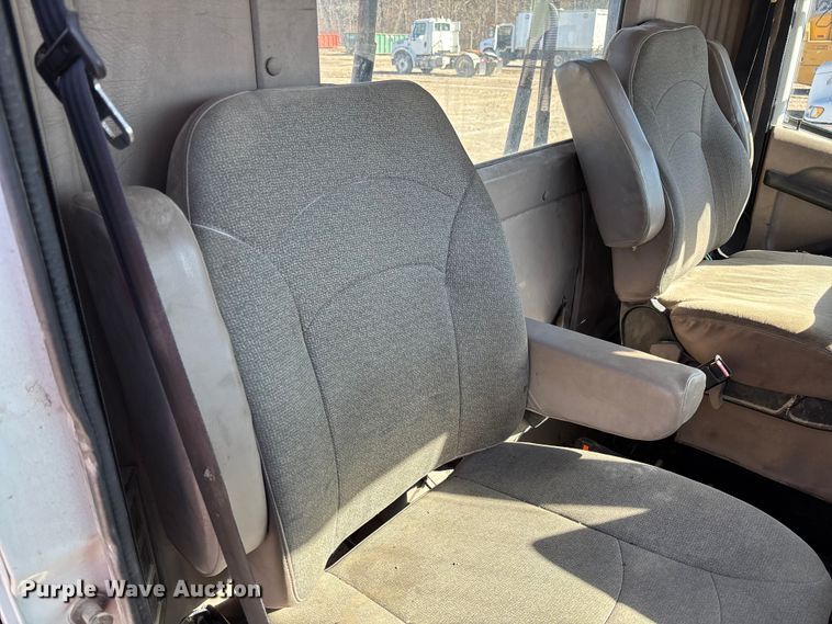 image for item FB3074 2006 International 9400i semi truck