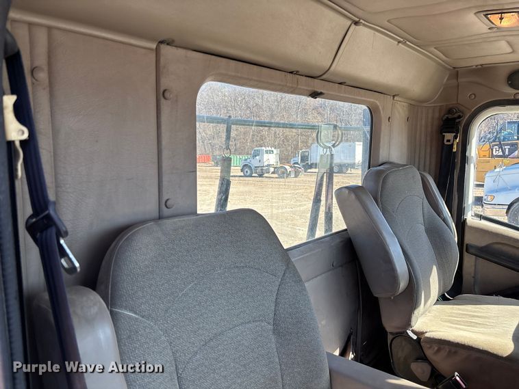 image for item FB3074 2006 International 9400i semi truck