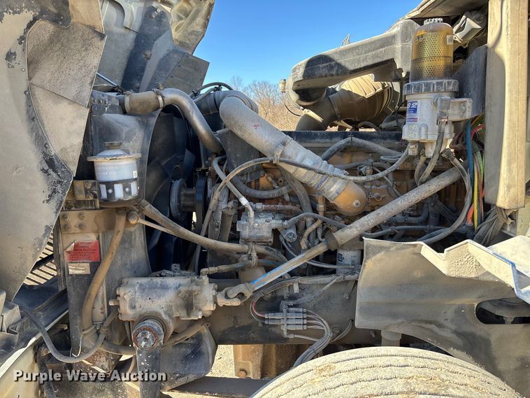 image for item FB3074 2006 International 9400i semi truck