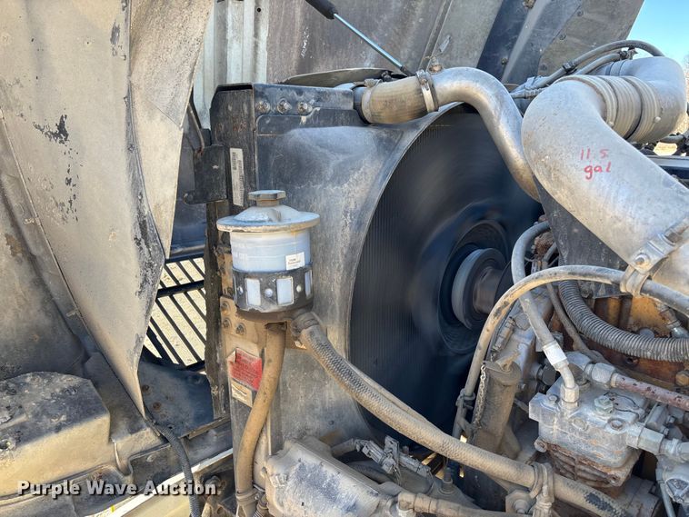 image for item FB3074 2006 International 9400i semi truck