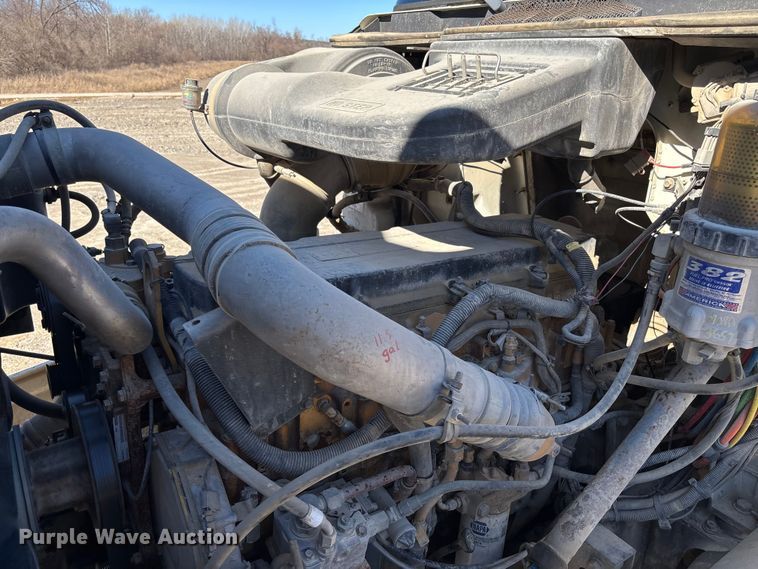 image for item FB3074 2006 International 9400i semi truck