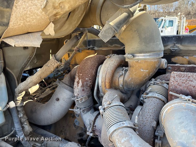 image for item FB3074 2006 International 9400i semi truck