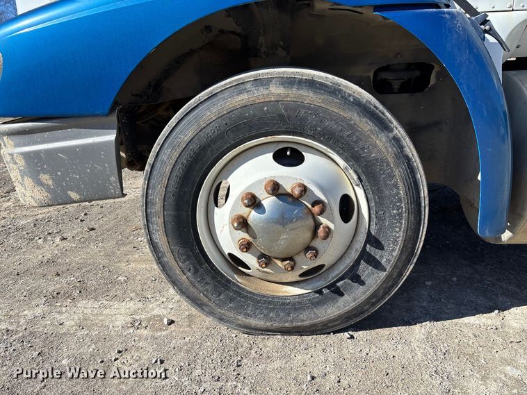 image for item FB3074 2006 International 9400i semi truck