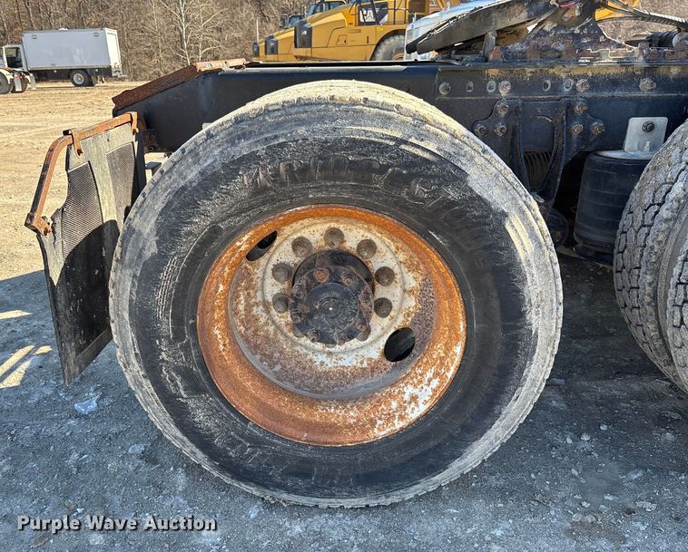 image for item FB3074 2006 International 9400i semi truck