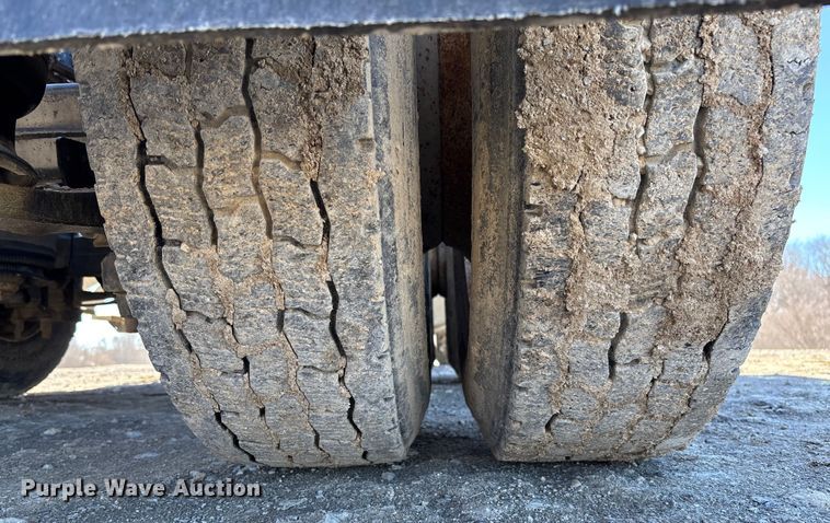 image for item FB3074 2006 International 9400i semi truck