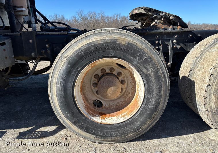 image for item FB3074 2006 International 9400i semi truck