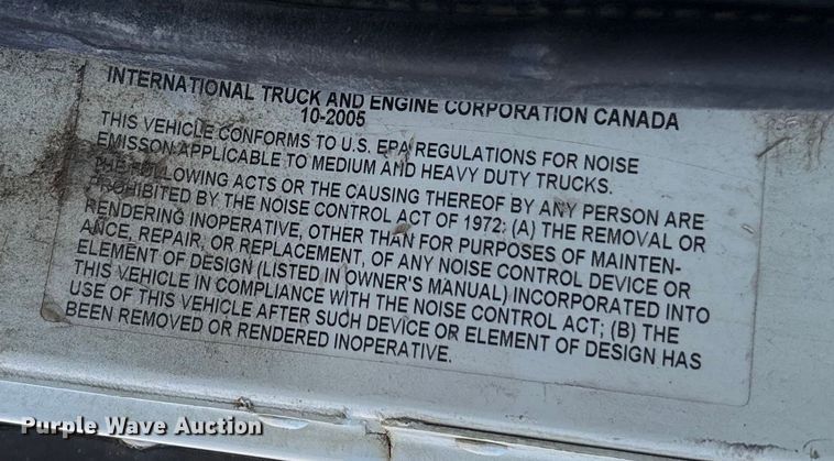 image for item FB3074 2006 International 9400i semi truck