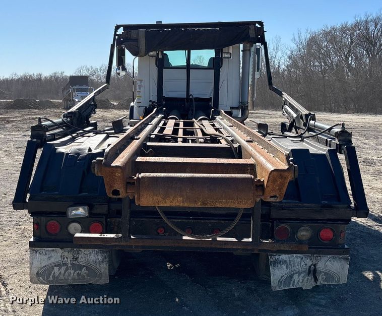 image for item FB3075 2007 Mack CV713 roll-off container truck