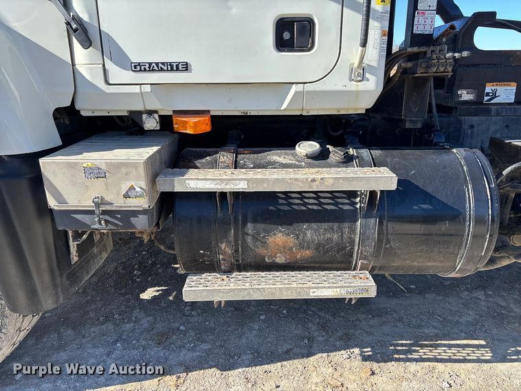 image for item FB3075 2007 Mack CV713 roll-off container truck