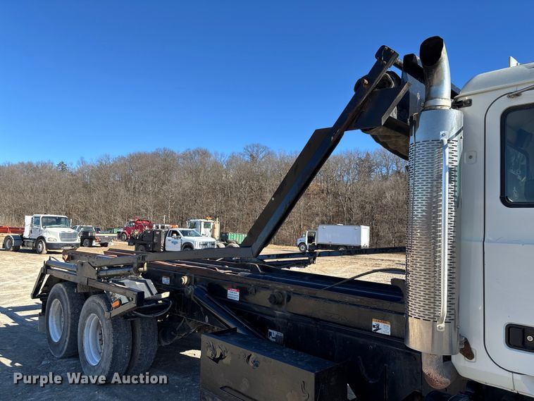 image for item FB3075 2007 Mack CV713 roll-off container truck