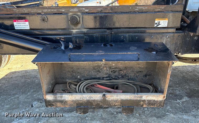 image for item FB3075 2007 Mack CV713 roll-off container truck