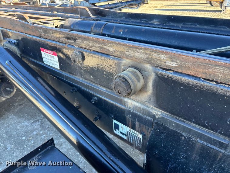 image for item FB3075 2007 Mack CV713 roll-off container truck