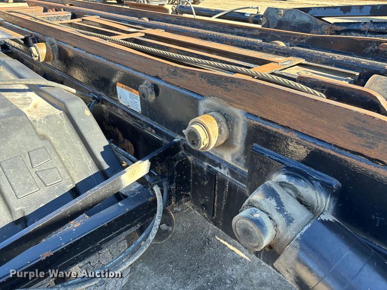 image for item FB3075 2007 Mack CV713 roll-off container truck