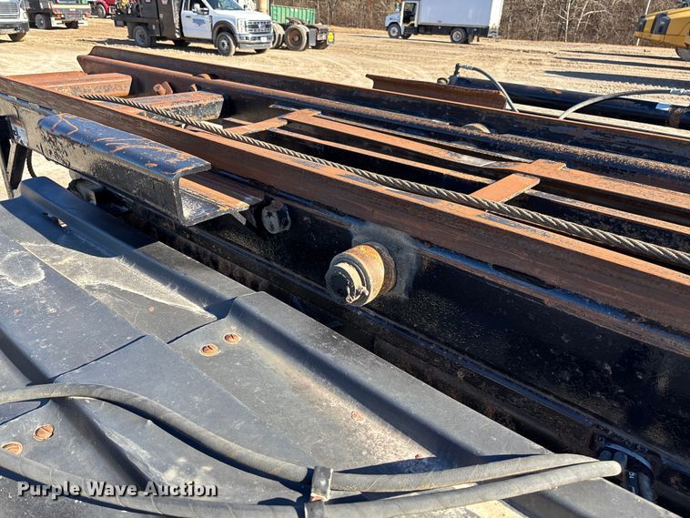 image for item FB3075 2007 Mack CV713 roll-off container truck