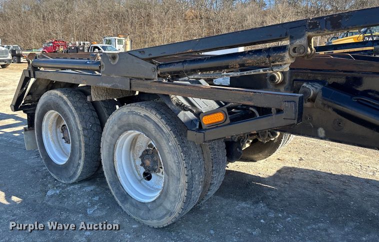 image for item FB3075 2007 Mack CV713 roll-off container truck