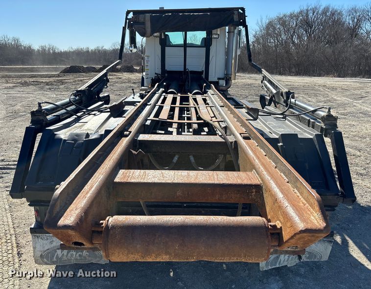 image for item FB3075 2007 Mack CV713 roll-off container truck