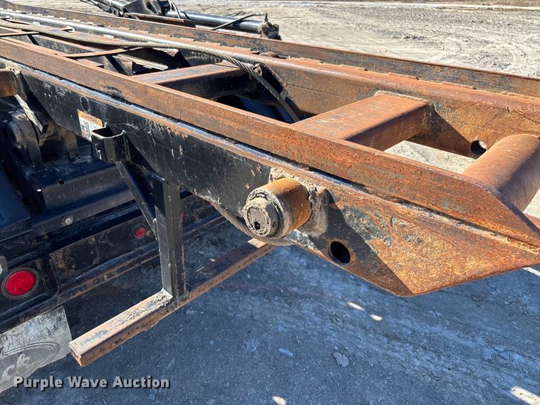 image for item FB3075 2007 Mack CV713 roll-off container truck