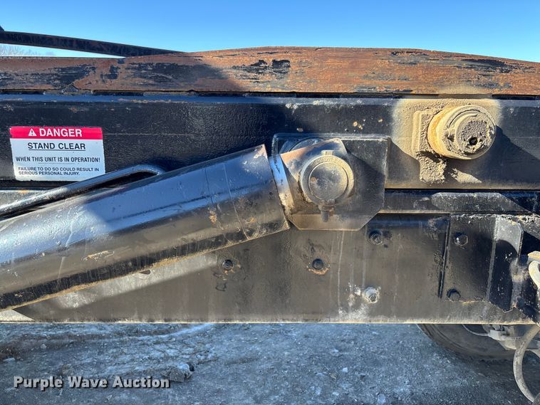 image for item FB3075 2007 Mack CV713 roll-off container truck