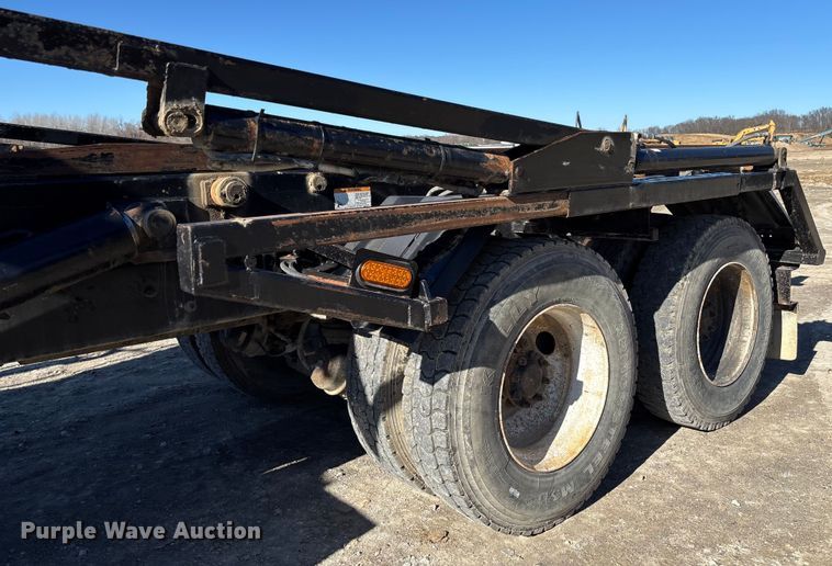image for item FB3075 2007 Mack CV713 roll-off container truck