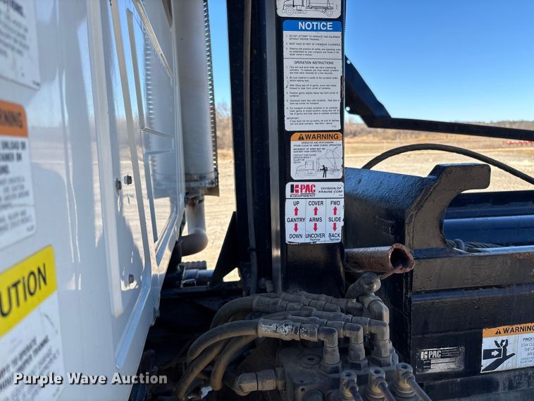 image for item FB3075 2007 Mack CV713 roll-off container truck